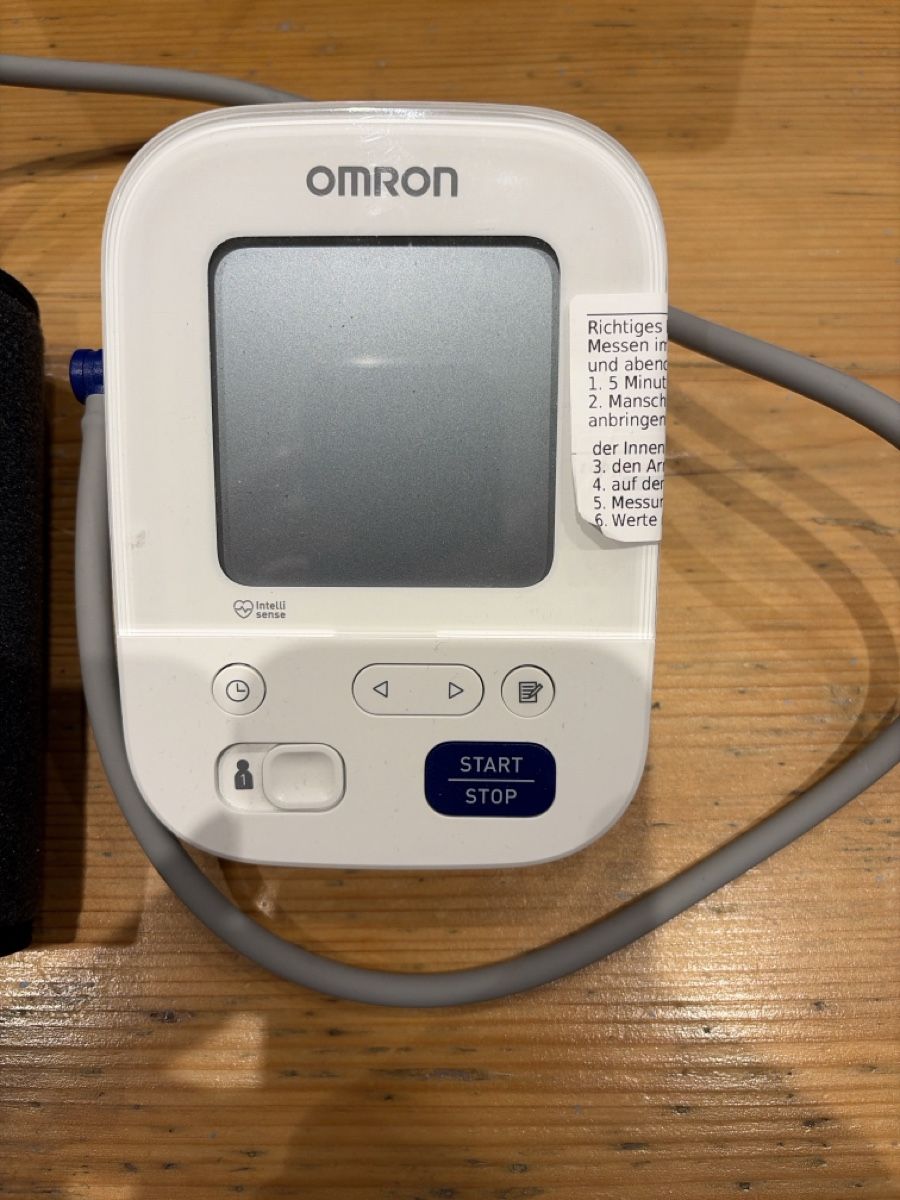 Omron Attrezzature mediche: Omron Blutdruckmessgert M3 Comfort – Usato da Zürich venduto da Partagas0 2