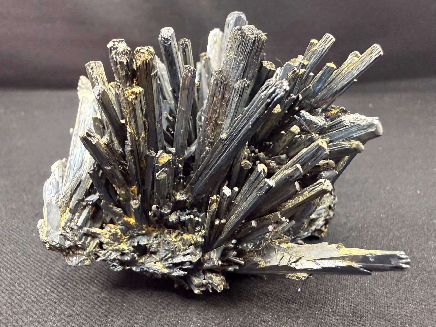 Minerali & Pietre curative: Stibnit mit Stibiconit Überzug – Usato da Schinznach Bad venduto da Demerald 6
