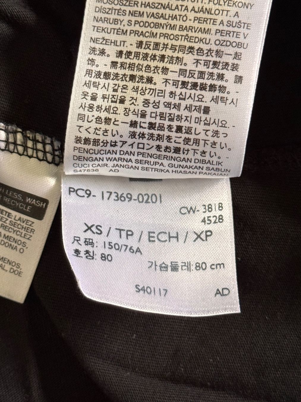 Levi's T-shirt: Basic Shirt Levi‘s Gr. XS Schwarz Rot – Usato da Rothrist venduto da Fondgruebe 7