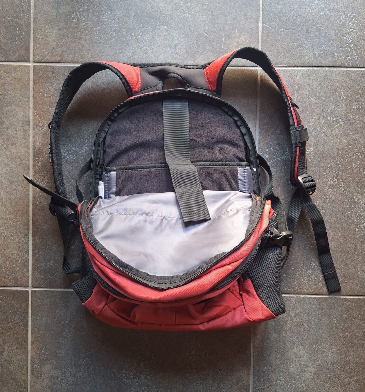 Victorinox Rucksäcke: Rucksack Victorinox rot – Neu (gemäss Beschreibung) aus Wangen ZH von MarianneMunz 2