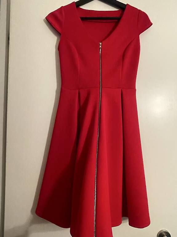 Vestiti: Kleid Damen rot Gr. 34/36 – Usato da Villmergen venduto da Sabsi92 1