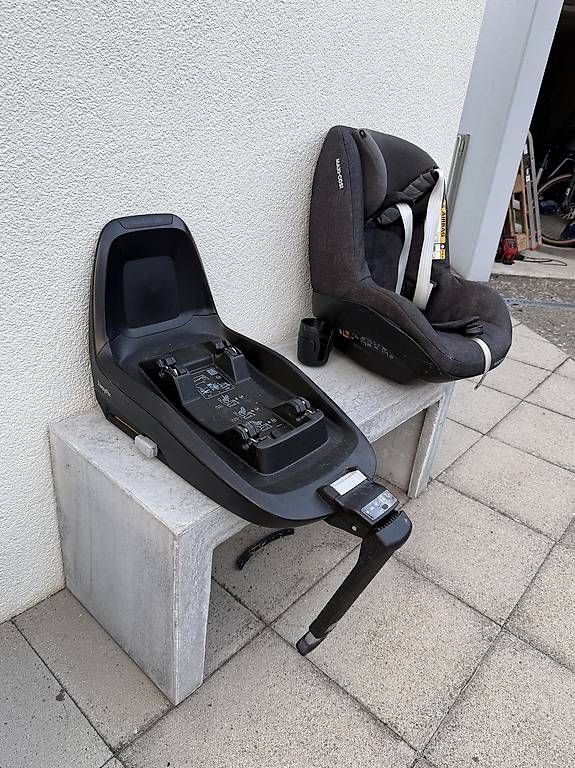 Seggiolini per auto: Maxi Cosi mit Kindersitz – Usato da Kölliken venduto da bah_wts8