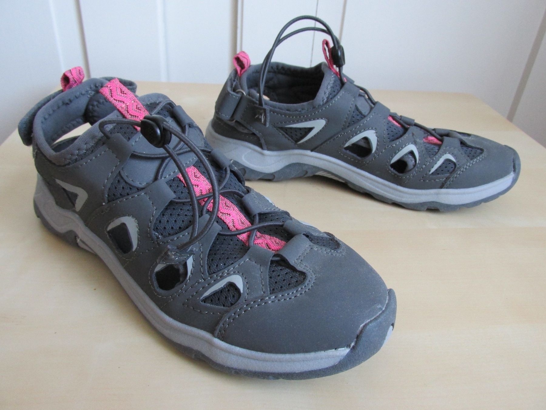 Scarpe da uomo: Sandalen crane Grösse 39 – Usato da Winterthur venduto da mat_q5d5