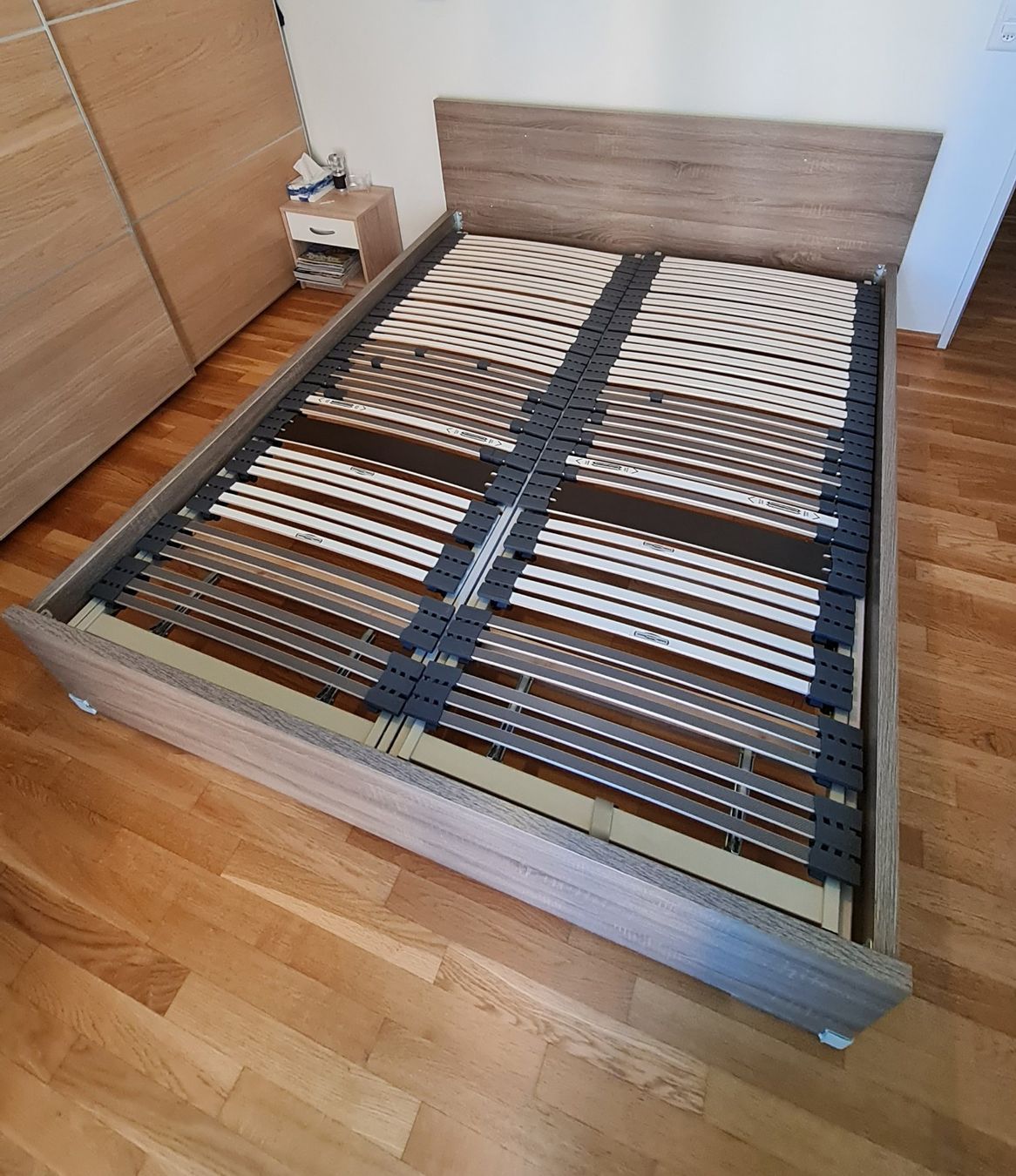 Lits: Futtonbett Cholet 160 x 200 Eichenfournier , grau-schwarz – D'occasion à Sissach par Trek59