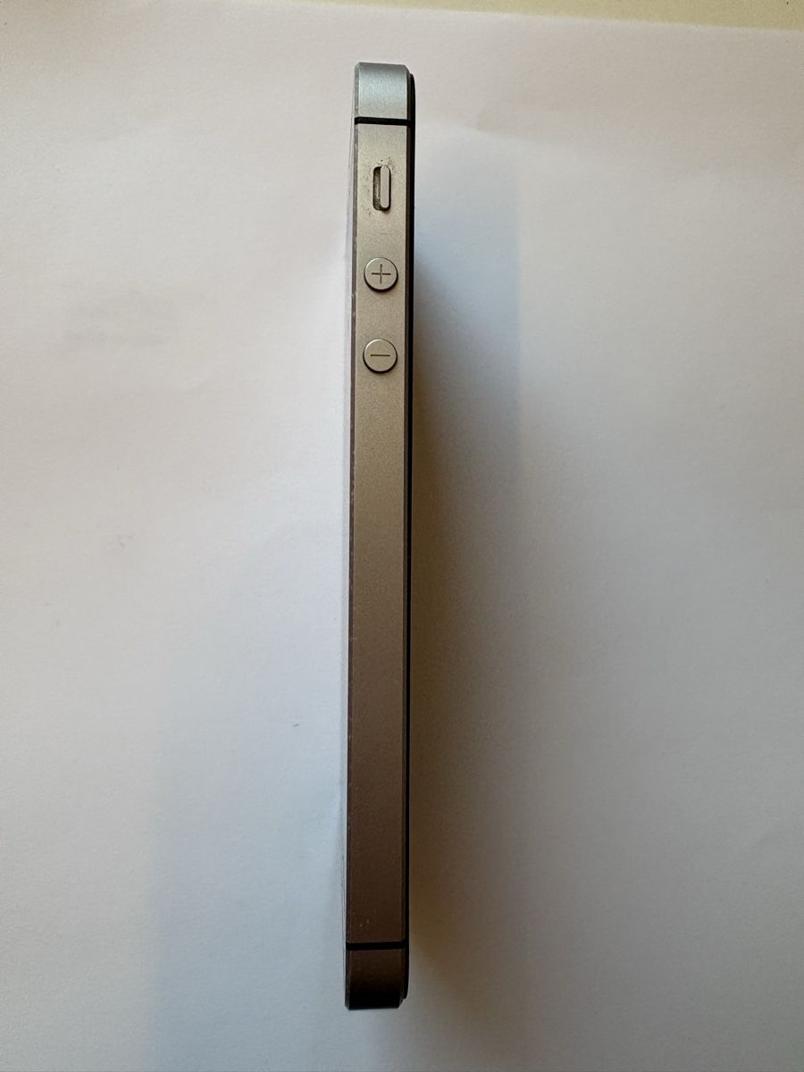 Apple Telefoni cellulari / Smartphones: Apple iPhone SE 1. Gen. Silber 64 GB – Usato da Turbenthal venduto da Pepi52 3