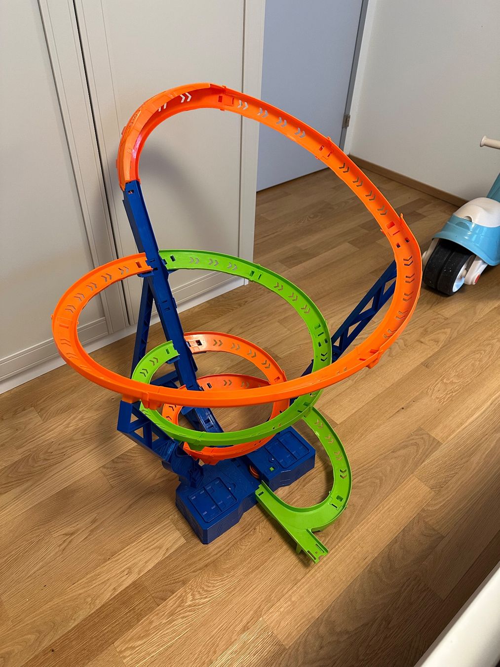 Hot Wheels Rennbahnen: Hot Wheels Crash-Spirale Rennbahn – Gebraucht aus Sevelen von JanosHanol