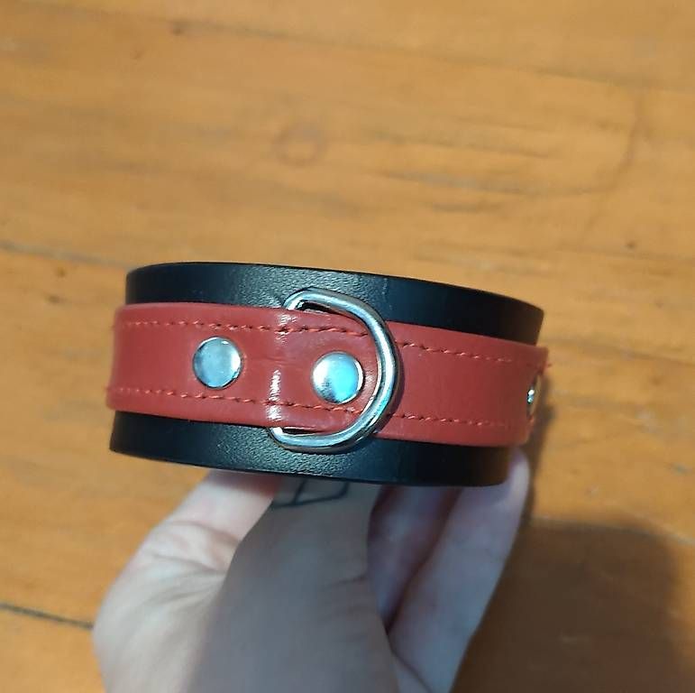 Bracciali & Braccialetti: Bracelet en cuire – Usato da Lausanne venduto da Auree_D