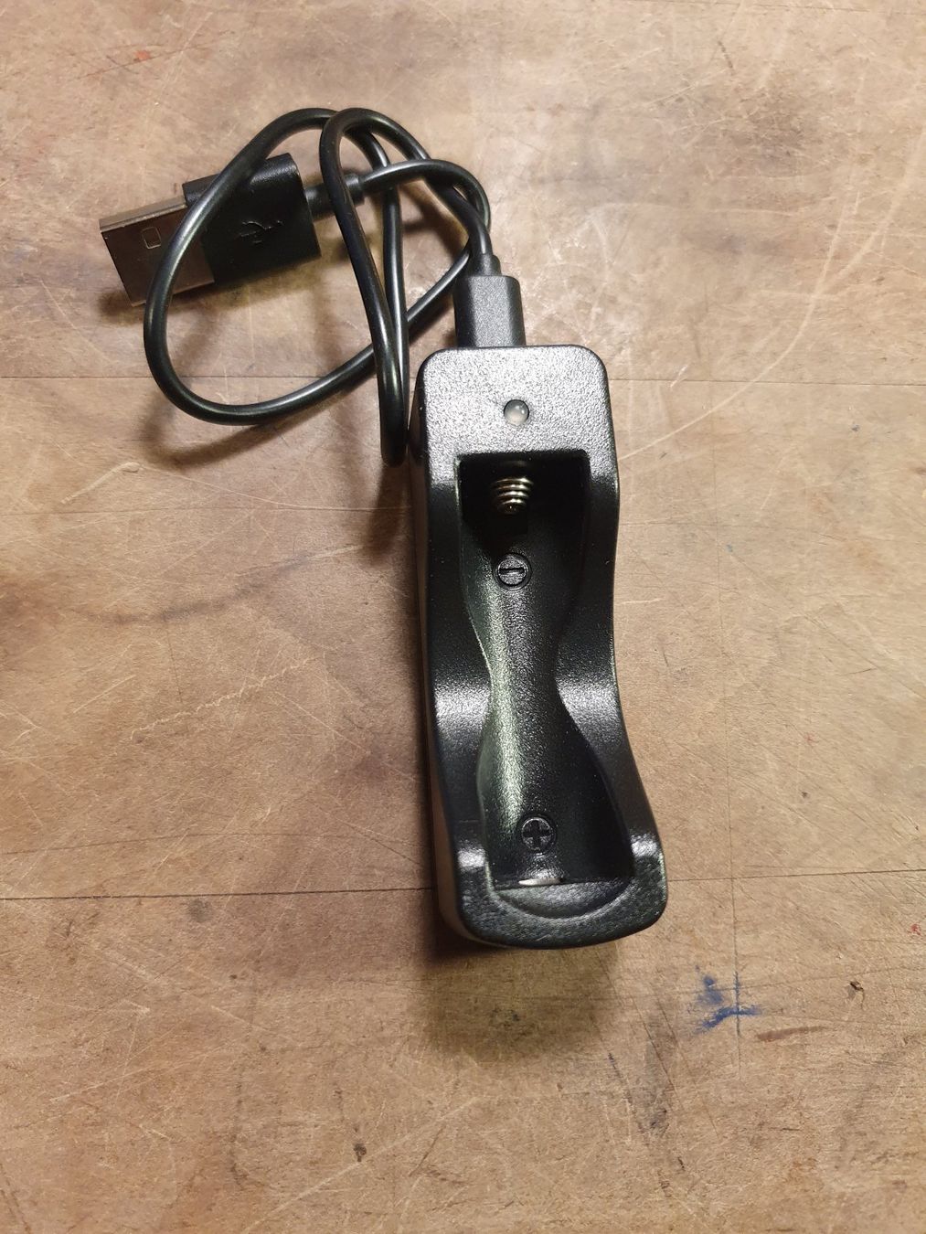 Caricatori & Batterie: Carrera USB Battery Cahrger IP3X – Usato da Zürich venduto da loosebone