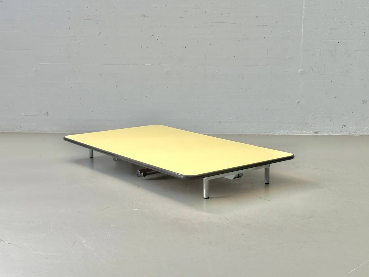 Tables: Gelbe Innovative Kelko Klapptische – D'occasion à Zürich par LeMoege 5