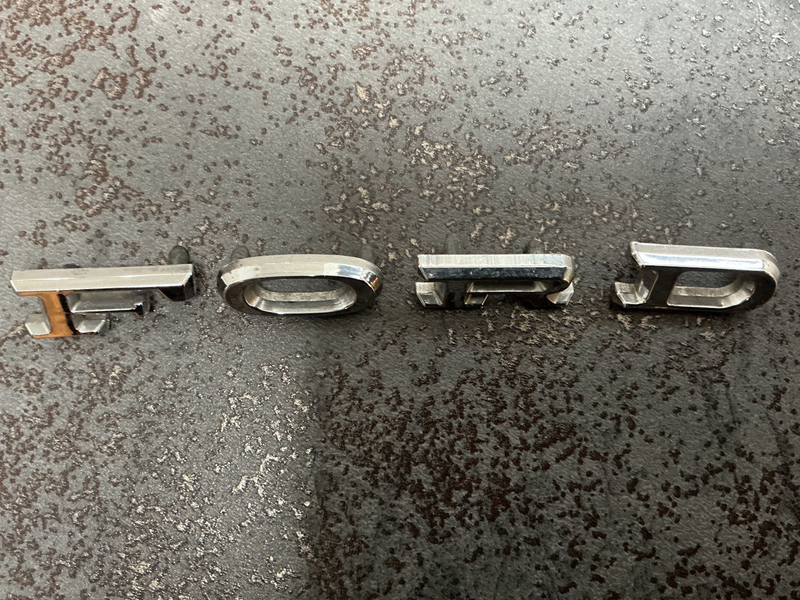 Ford Alle Autoersatzteile: Ford Buchstaben / Chrom Schriftzug / Oldtimer 70/80ziger – Gebraucht aus Horw von adler65 1