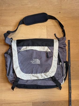 The North Face University Messenger Bag Top Zustand!