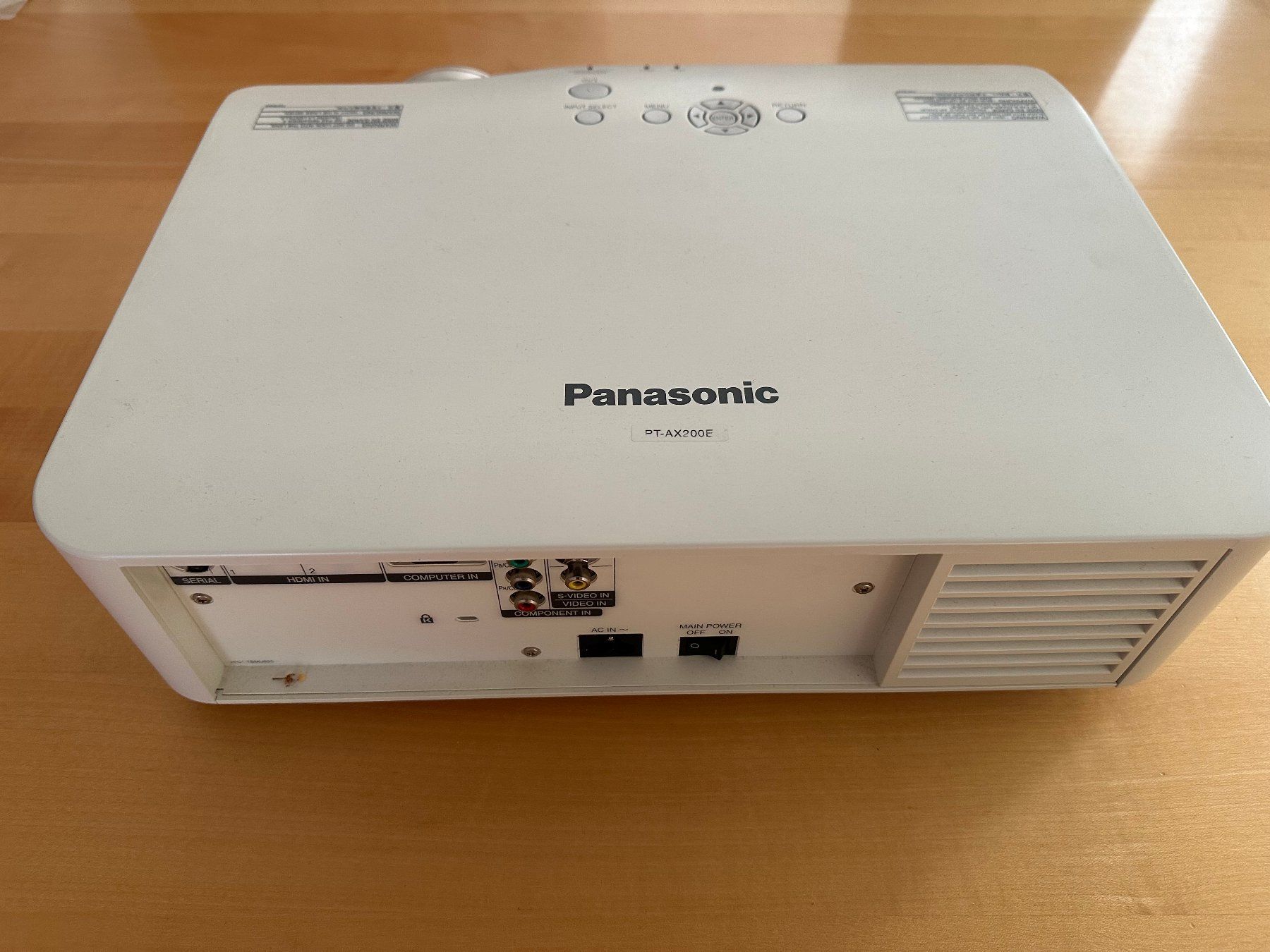 Panasonic Videoprojektoren: Panasonic Beamer PT-AX200E – Gebraucht aus Wettswil von christophmaurer 1