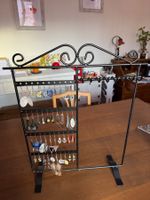 Schmuckständer aus Metall – übersichtlich & stilvoll