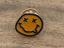 Pin Smiley Nirvana