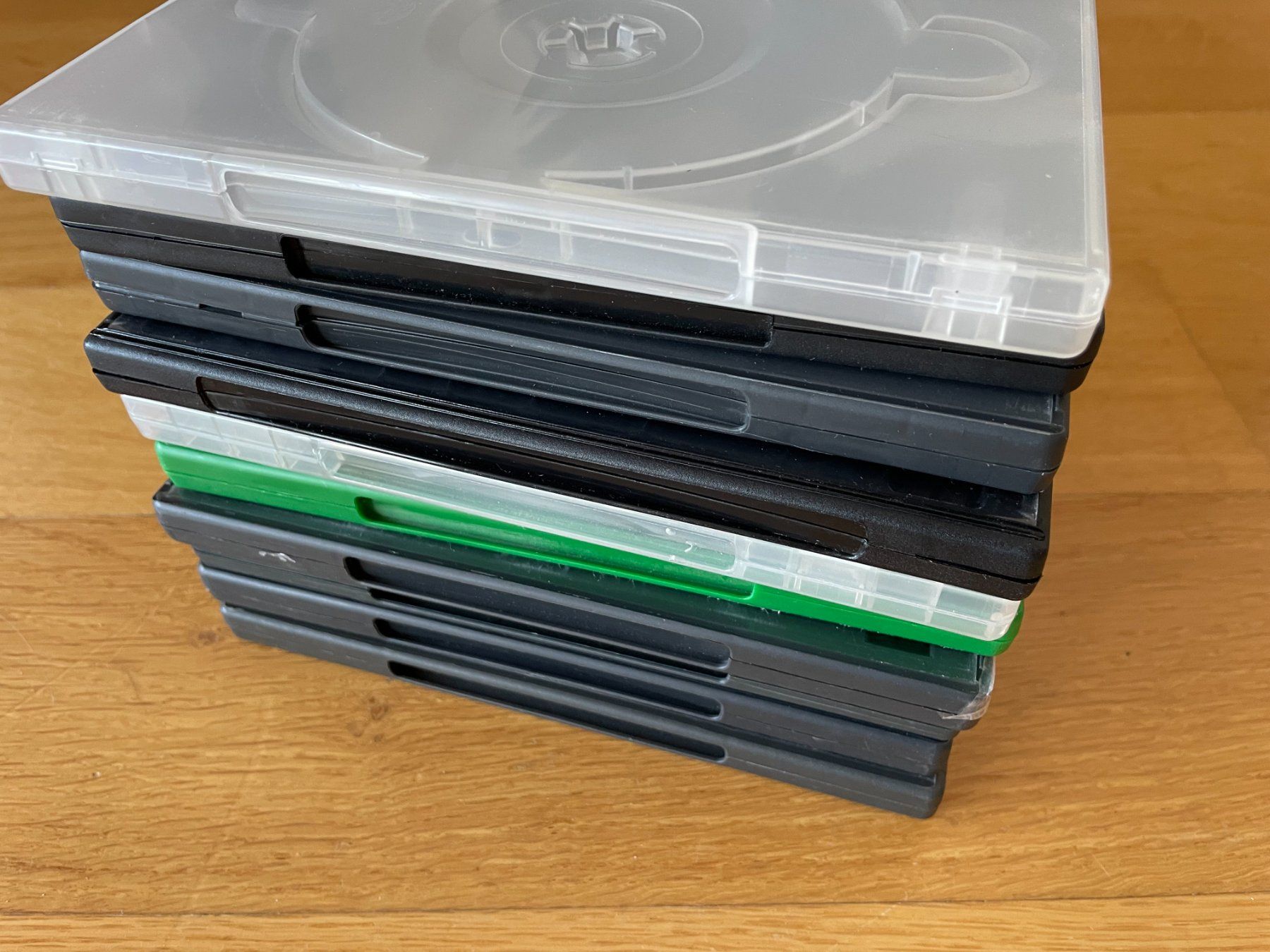 Tous les DVDs: 10 boites / jaquettes de DVD vides – D'occasion à Petit Lancy par gil_hr6v 6
