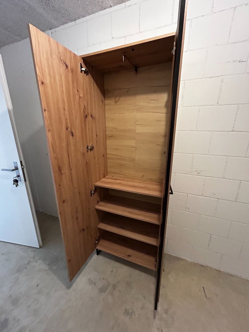 Schränke: Garderoben-Schrank – Gebraucht aus Luzern von jan_rkj6 2