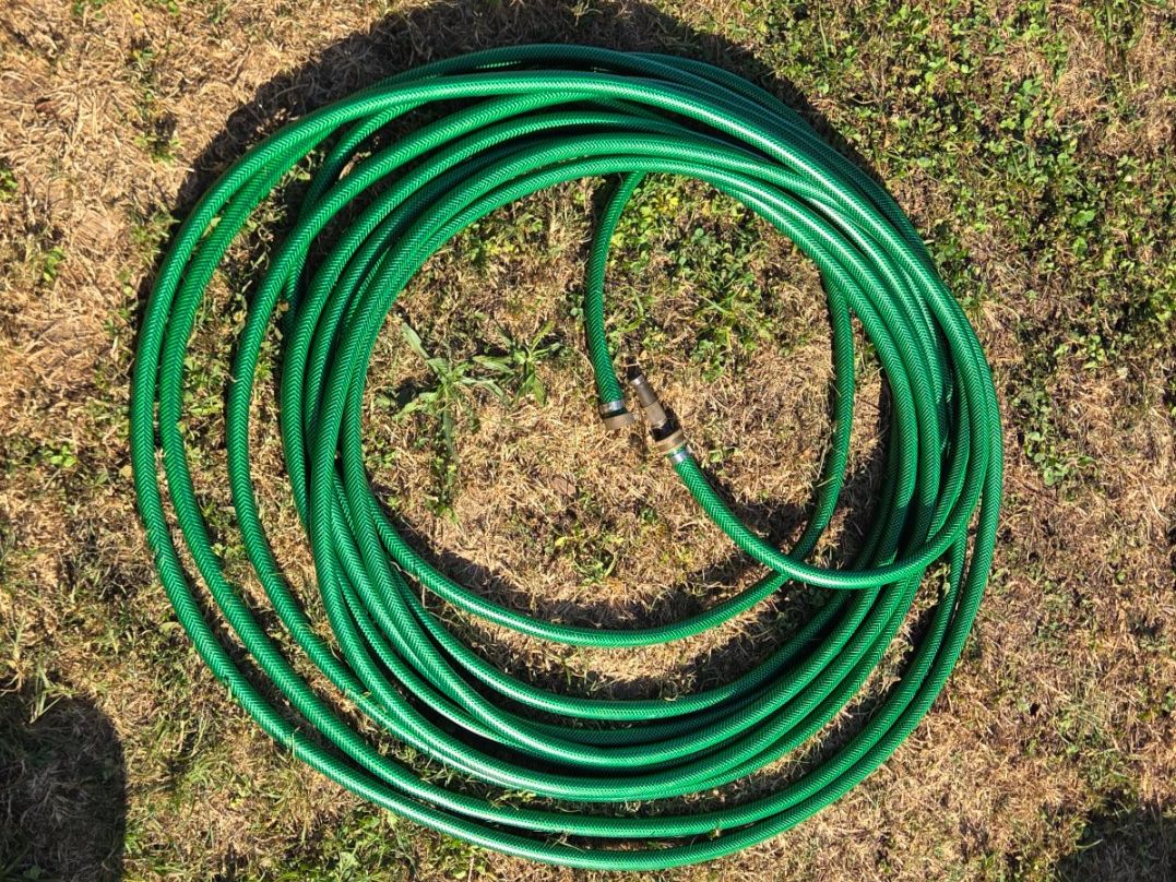 Tubi & Tubi flessibili: Gartenschlauch 20m / Messinganschluss / verstellbare Düse – Usato da Dietikon venduto da Grishnak