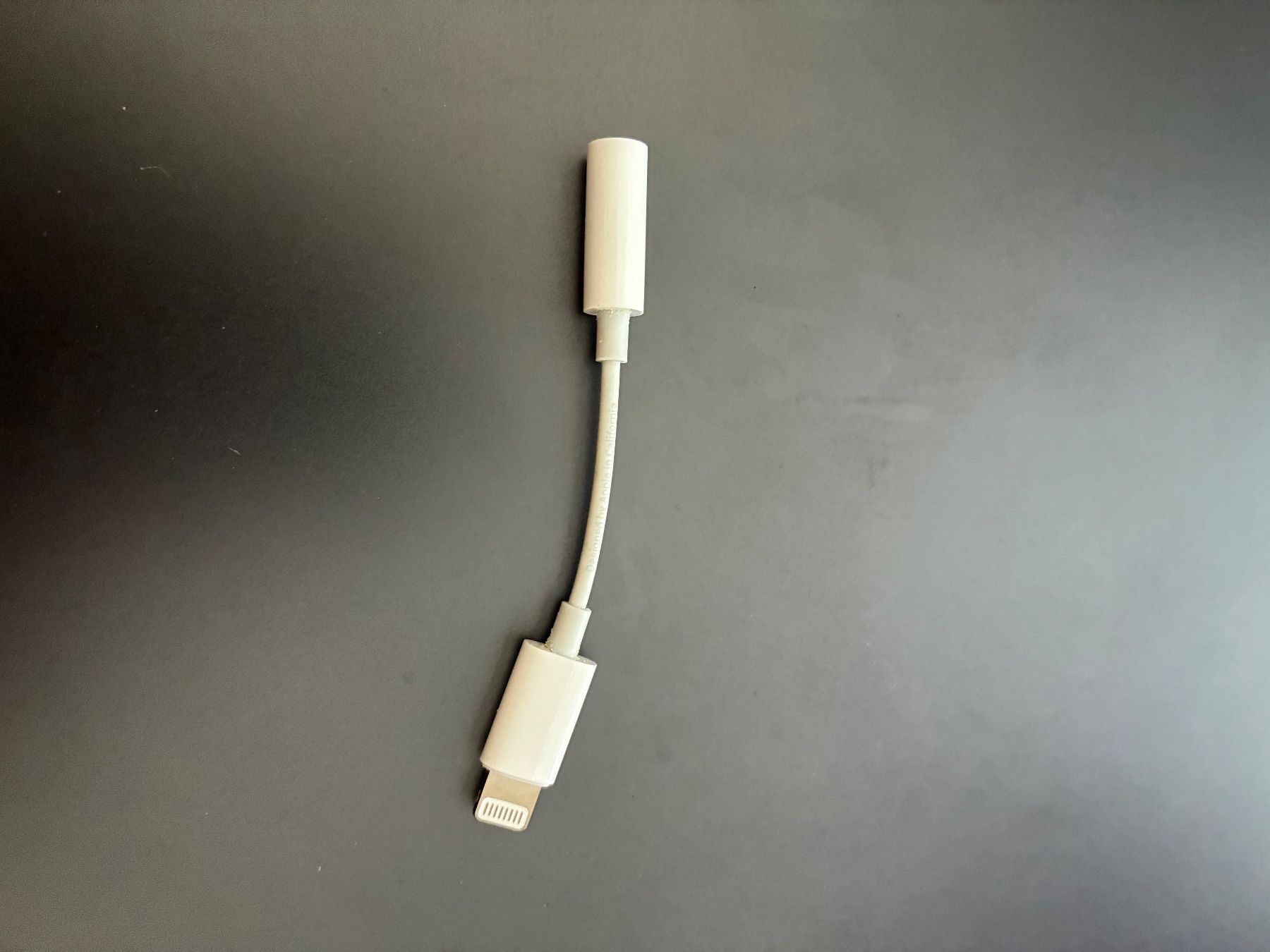 Apple Unità & Adattatore: Apple Lightning auf 3.5mm Kopfhörer Adapter – Usato da Schindellegi venduto da bavaria_bernd