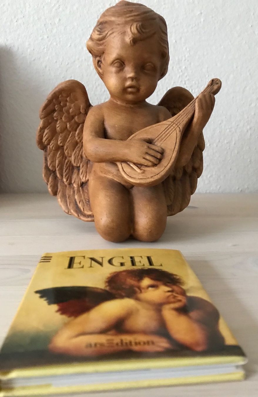 Figurines: Engelfigur mit kleinem Büchlein – D'occasion à Glis par taisiya078