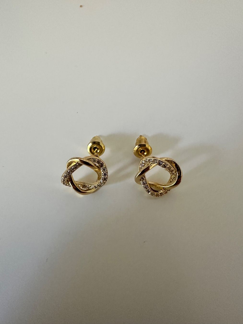 Orecchini pendenti & Orecchini a lobo: Goldene knotenform Ohrstecker – Usato da Adliswil venduto da kik_9xns 4