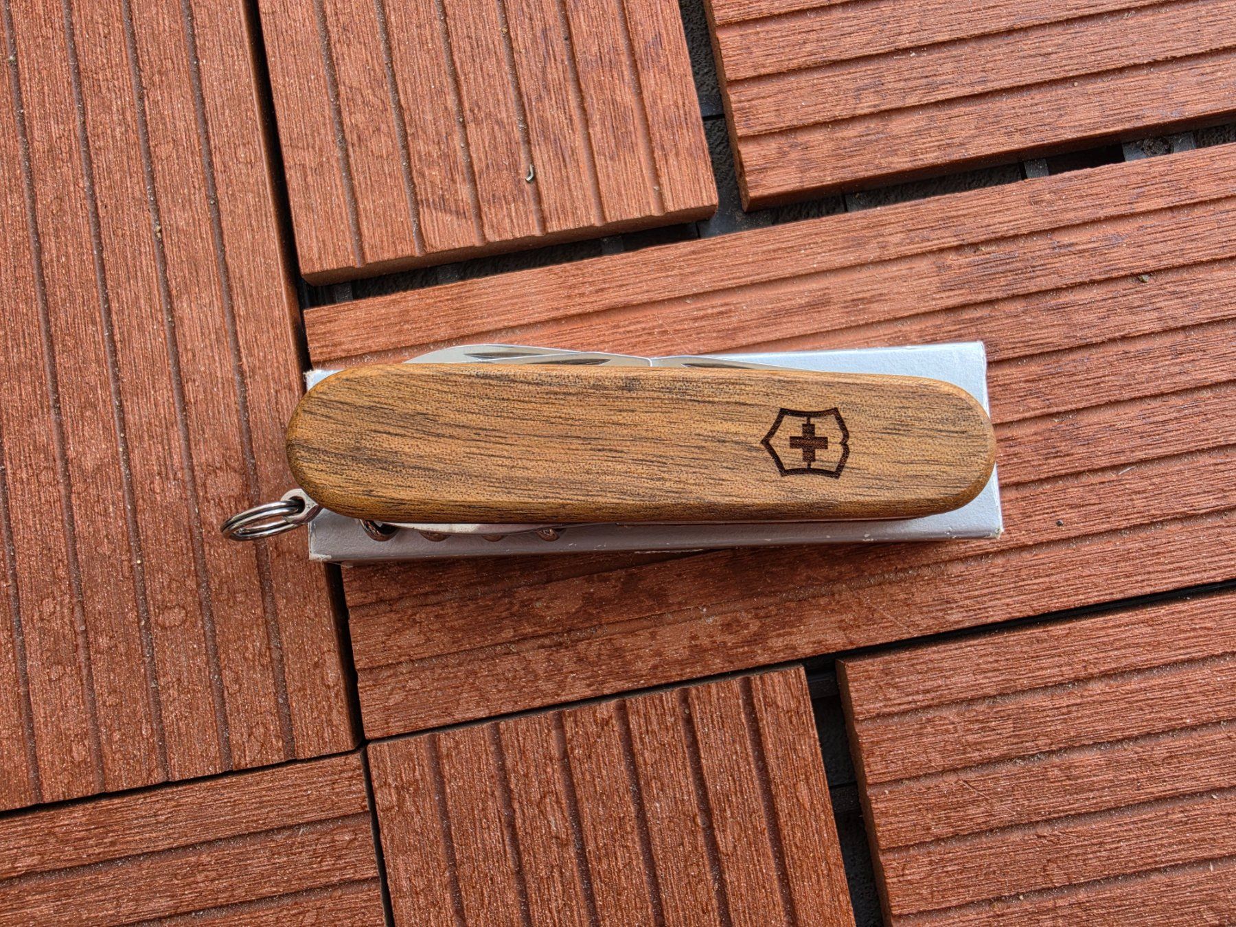 Victorinox Coltelli tascabile: Victorinox Sackmesser 2020 Danke – Nuovo e nell'imballaggio originale da Felben-Wellhausen venduto da REALLIFE20 1