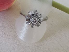 18Kt. WG Damenring "Vintage" mit echten Brillanten