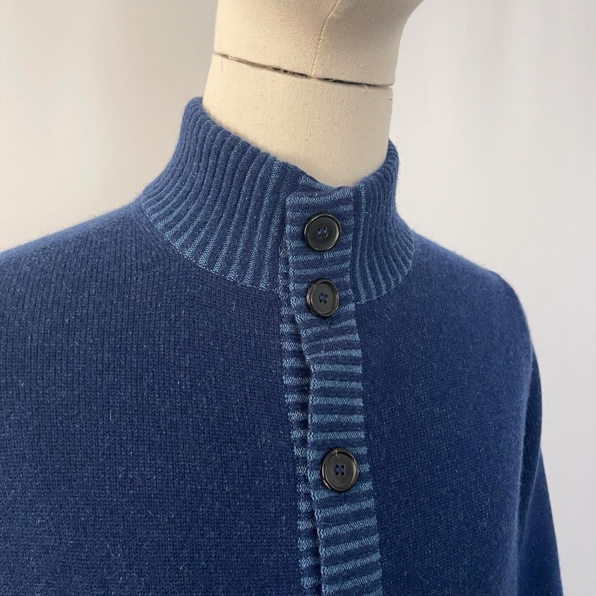 Maglioni & Felpe: FERU Cashmere Cardigan new – Nuovo e nell'imballaggio originale da Emmen venduto da Avviivva_Com2023 1