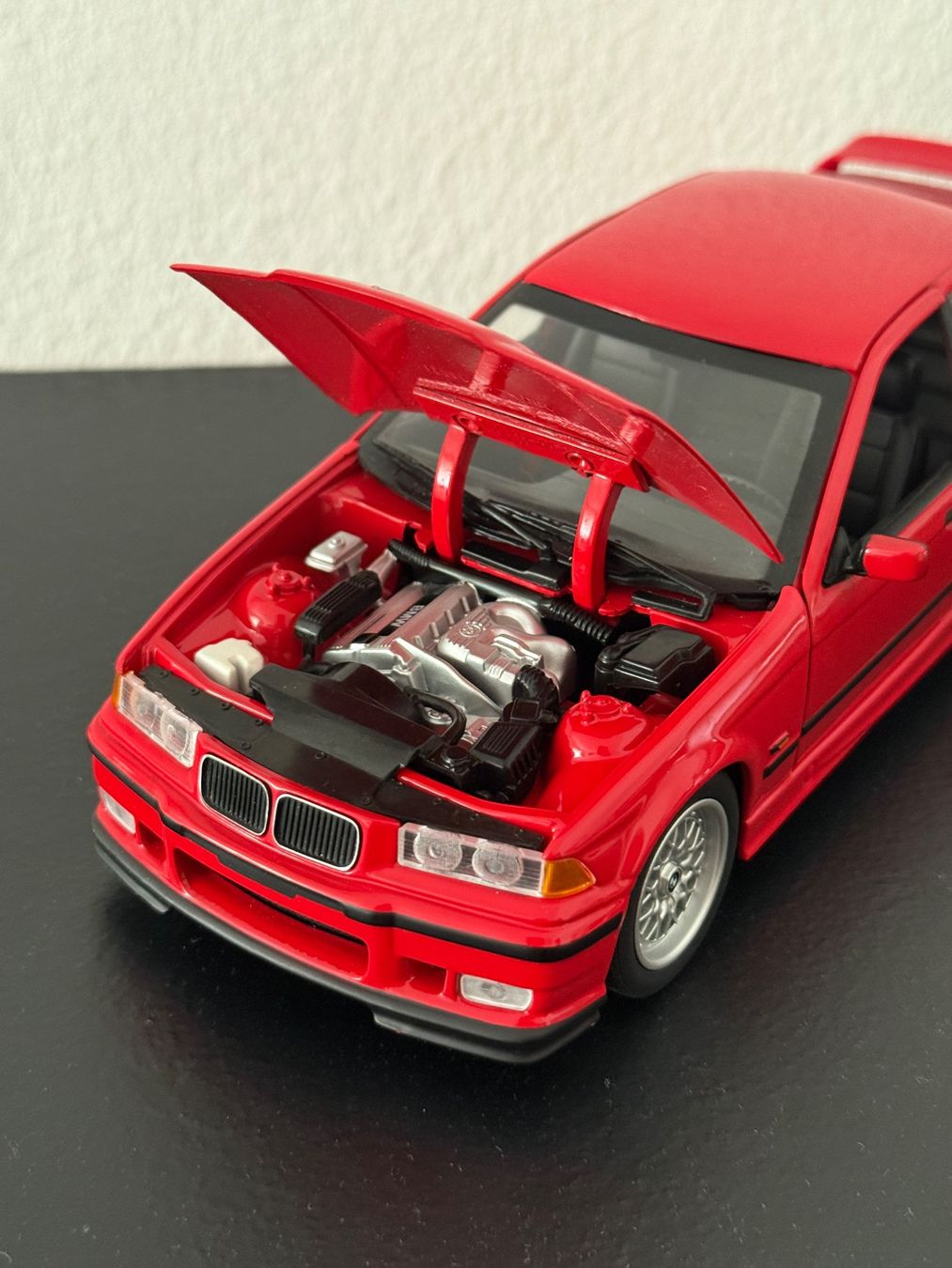 BMW Modellautos: BMW 318is E36 1:18 UT Models – Neu (gemäss Beschreibung) aus Bülach von Meti2023 1