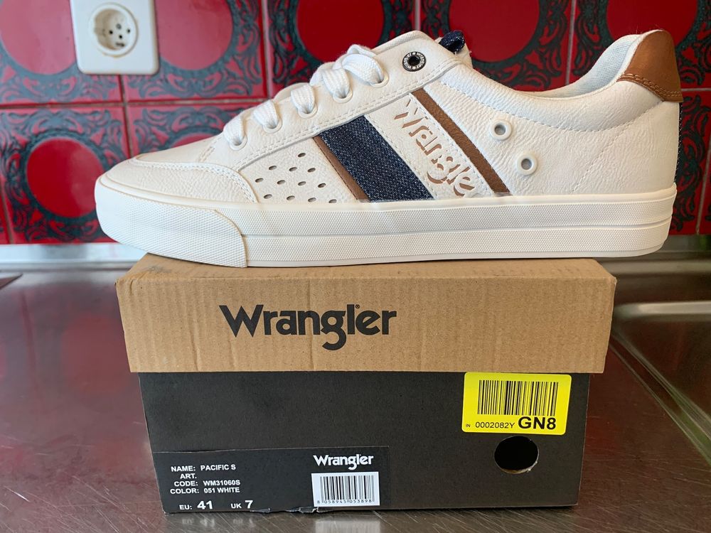 Chaussures De Sport Diadora Taille 41 Neuves - Couleur Orange, Tissu, Jamais Portées, Emballage D’origine