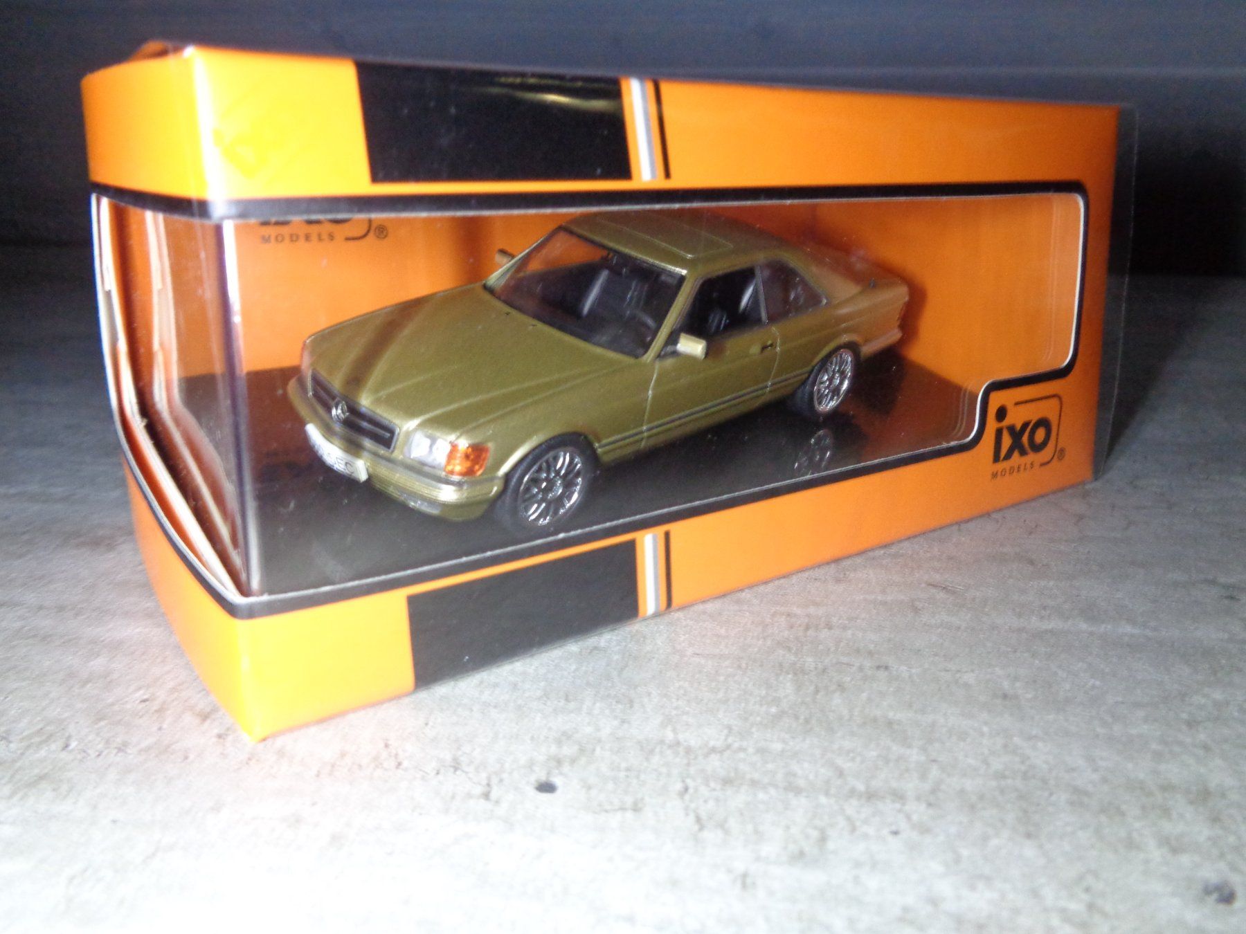 Mercedes-Benz Modellautos: Ixo 1:43 Mercedes 560 SEC 1981 – Neu und originalverpackt aus Reconvilier von rallycar