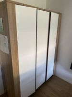 Kleiderschrank mit 3 Tueren Holz/Weiss guter Zustand