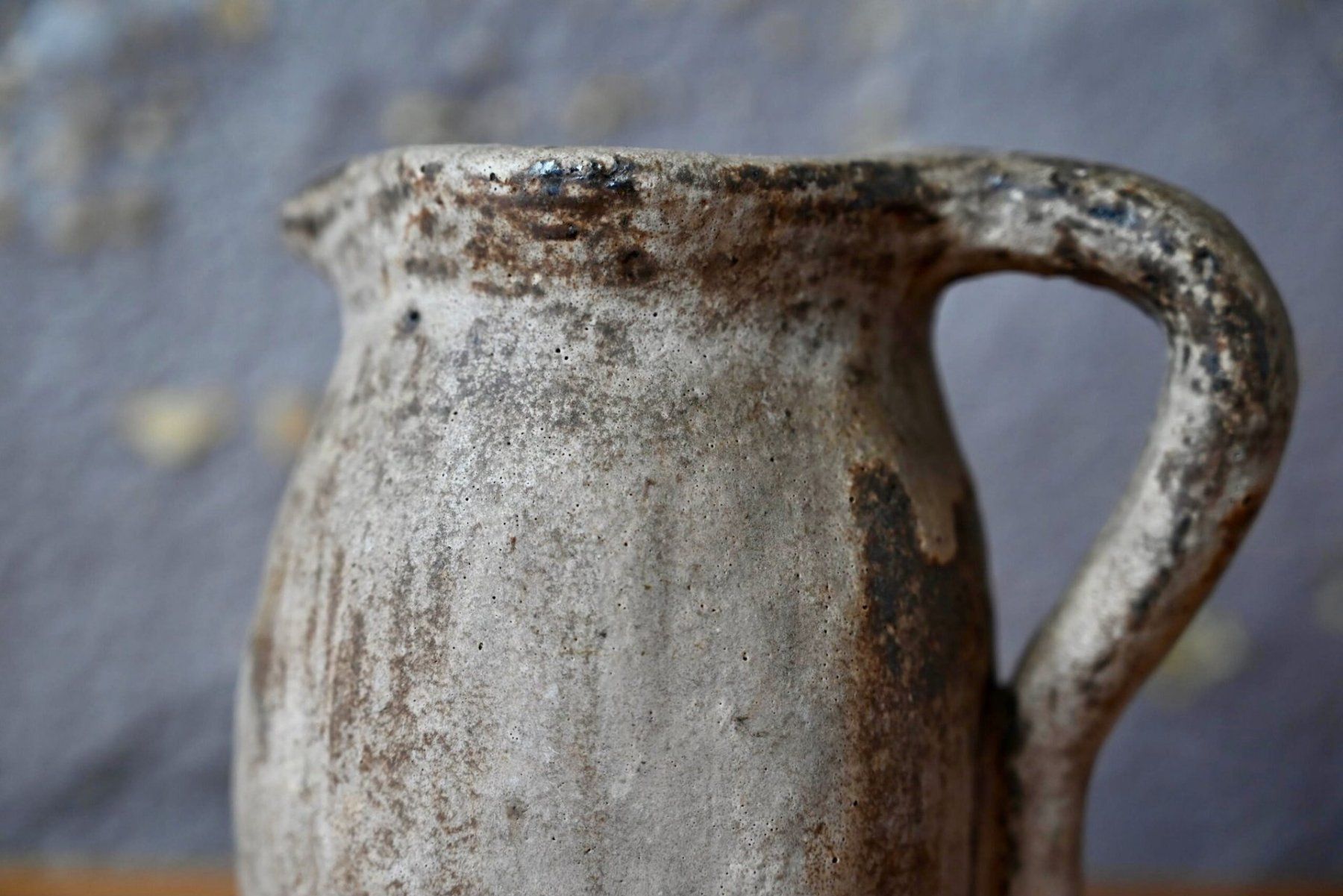 Vasi & Recipienti: Pichet brutaliste en grès émaillé, pièce artisanale signée, – Usato da COLMAR venduto da Sophiebellelurette 5