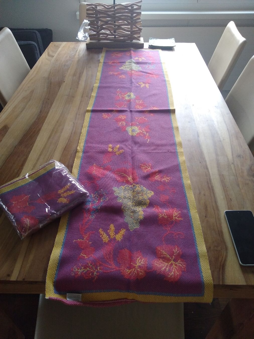 Set de table et chaises: Like NEW Table Runner Autumn Design Miere – Neuf avec emballage d'origine à Dübendorf par LoRi-2026 1