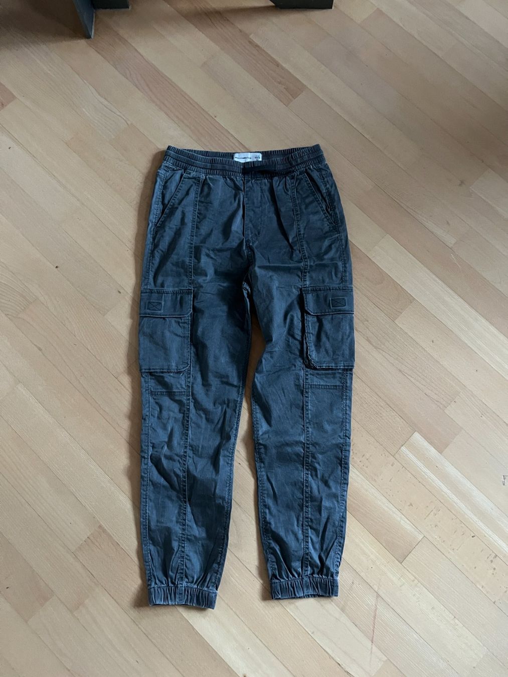 Abercrombie Pantaloni: Hose von Abercrombie, neu – Nuovo e nell'imballaggio originale da Zürich venduto da emily02