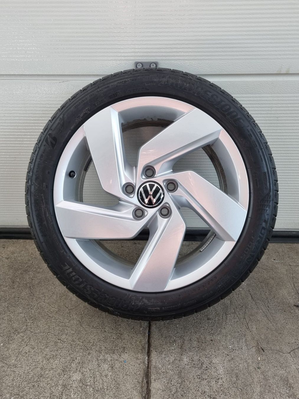 Volkswagen Pneumatici & Ruote complete: VW Golf 8 GTI Sommerräder – Usato da Kirchdorf AG venduto da Cartastic_AG 1