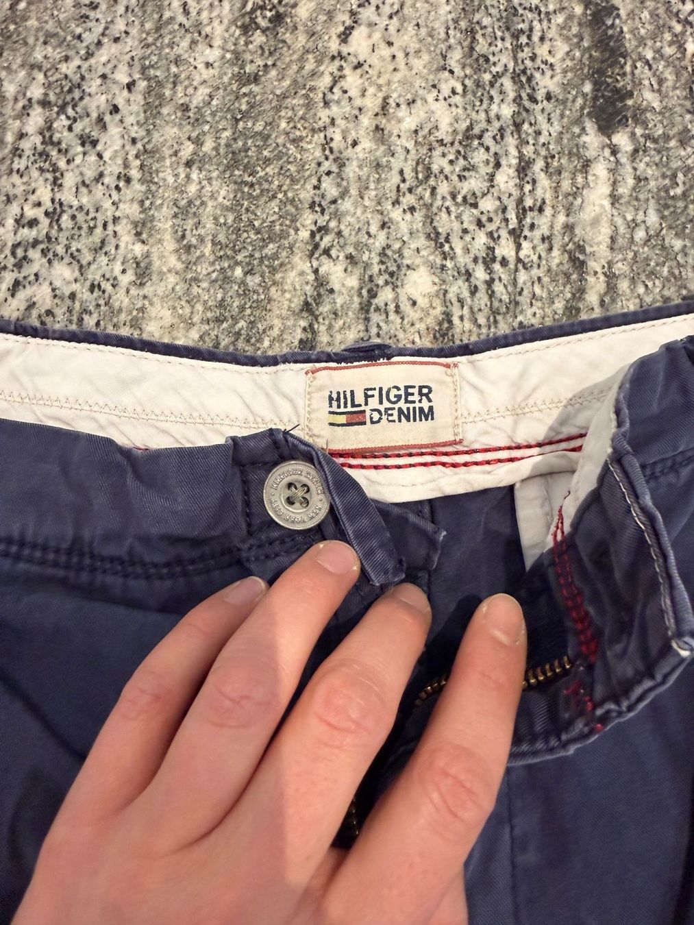 Tommy Hilfiger Pantaloni: Blue Tommy Hilfiger mens shorts – Usato da S. Vittore venduto da via_h2nb 2