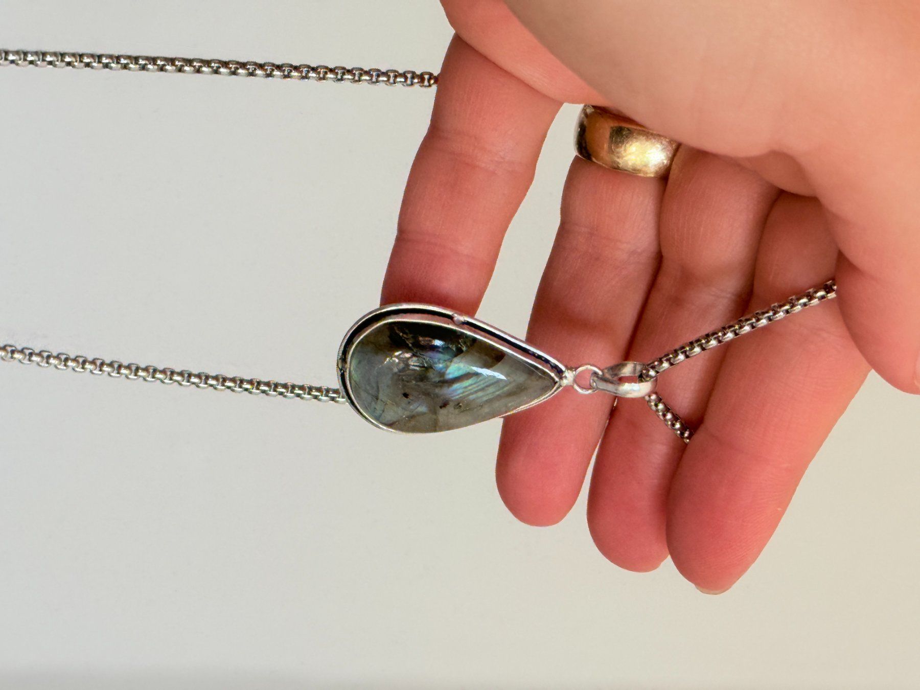 Catenine: Collier avec pendentif labradorite – Nuovo e nell'imballaggio originale da Genève venduto da AGBERG 6