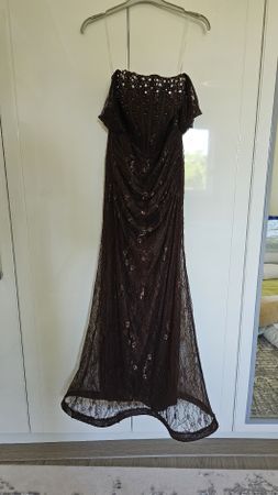 Abendkleid Spitze Perlen Applikationen Dunkelbraun