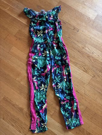 Schöner Jumpsuit Gr. 128
