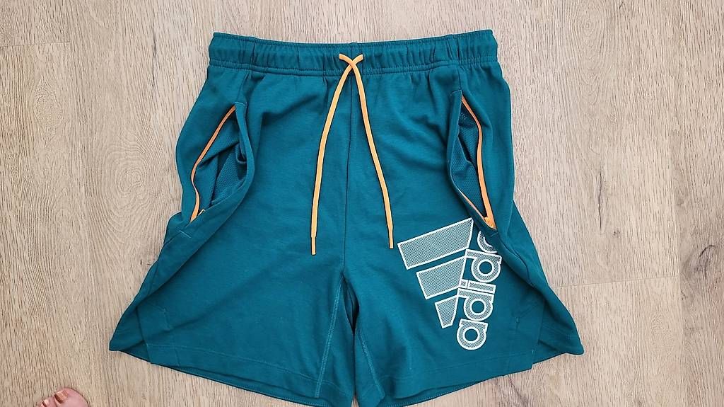 Adidas Pantalons: Short Adidas S Poches zippées – Neuf (Voir description) à Trélex par emm_rz7g 2