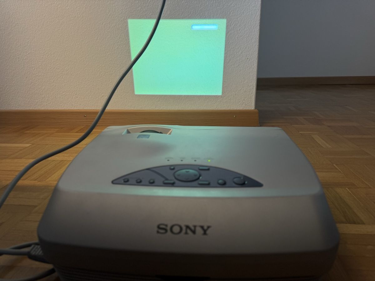Sony Proiettori: Sony Beamer VPL-PX11 – Usato da Luzern venduto da MsArcal 5
