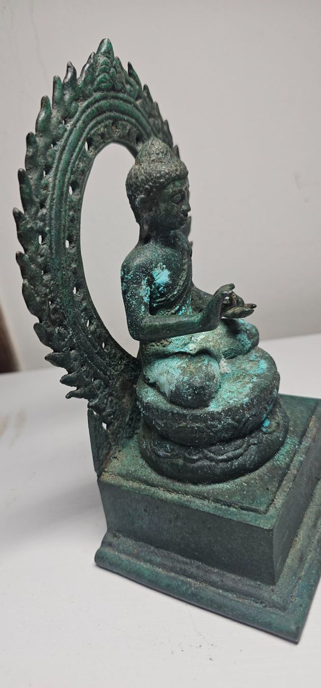 Skulpturen & Statuen: Bronzeskulptur von Buddha China oder Japan – Gebraucht aus Losone von del_yh97 2