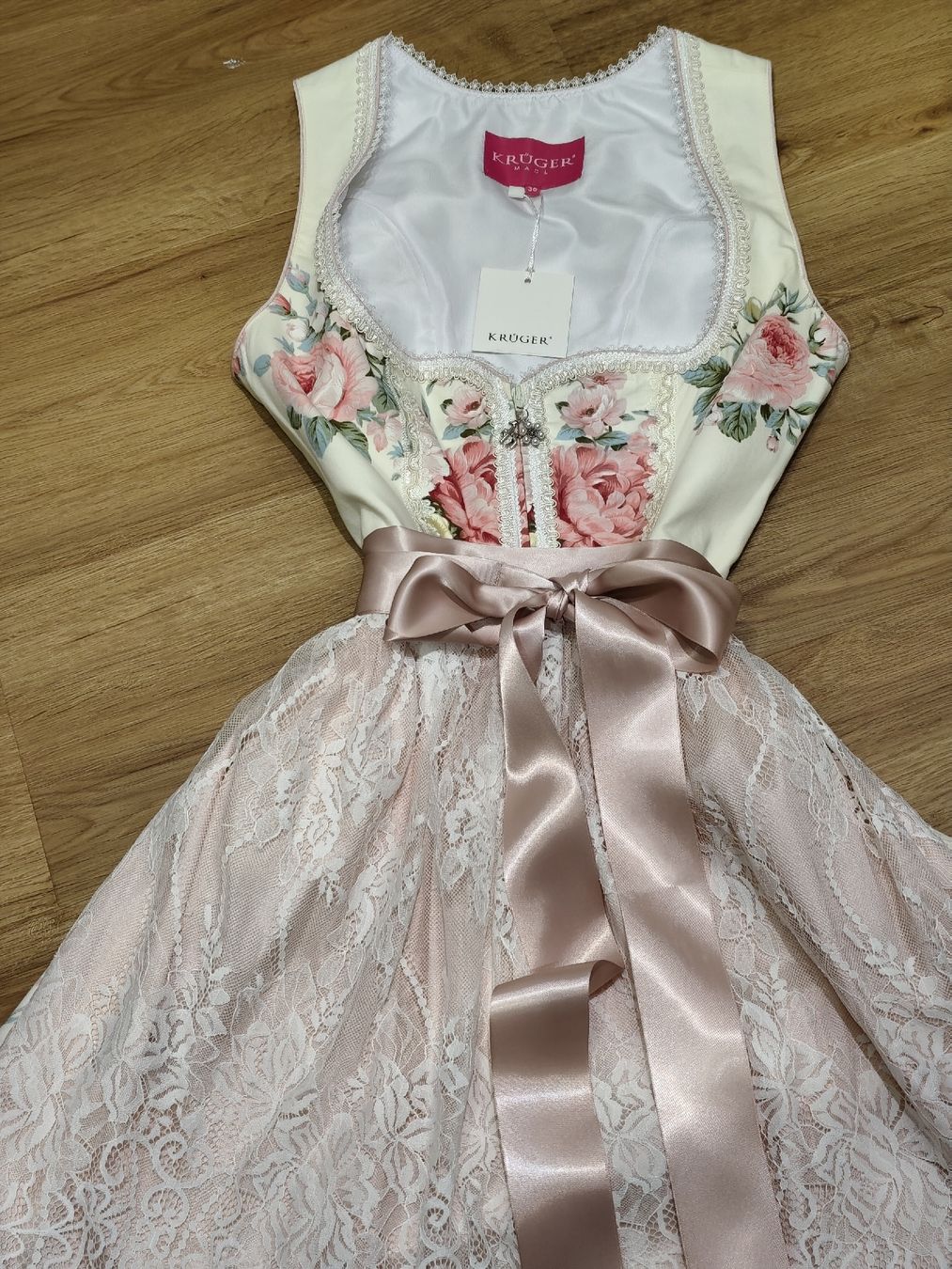 Krüger Vestiti: Dirndl von Krüger - Gr. 36 (kurz) – Nuovo e nell'imballaggio originale da Dussnang venduto da Rosenfee50 1