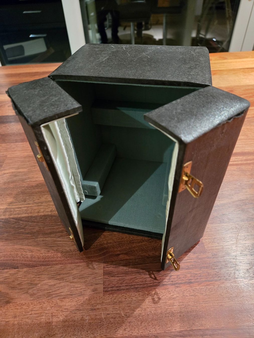 Portagioie: Antike Schmuckschatulle mit Samt, Klappbox – Usato da Wangen ZH venduto da ah63 1