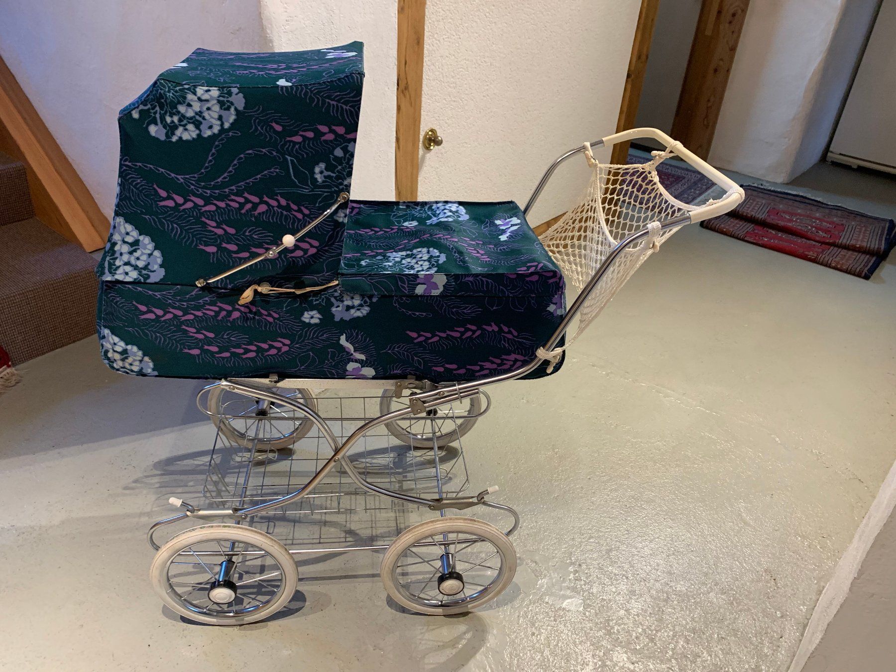 Carrozzine per bambole: alter Puppenwagen mit Puppe – Usato da Hattenhausen venduto da Topas00 1