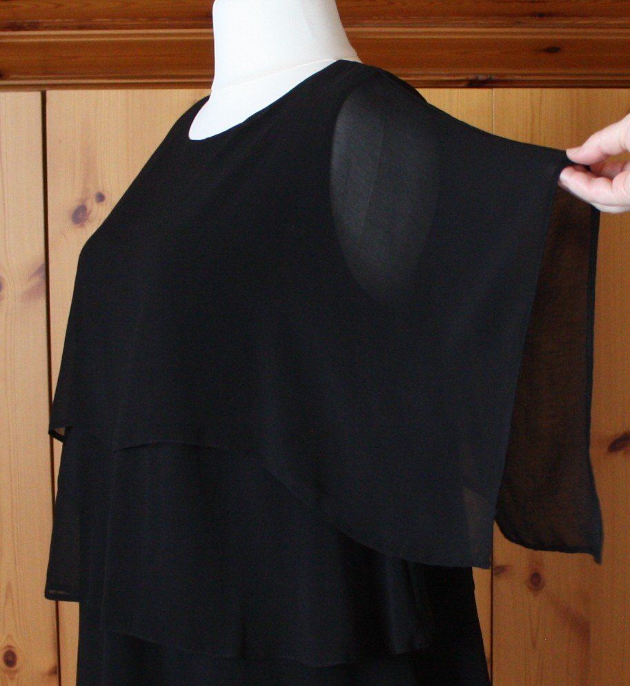 Camicette: Bluse Kurzarm C & A schwarz Gr. 44-46 – Usato da Flüelen venduto da Diversicum-Curvy 6