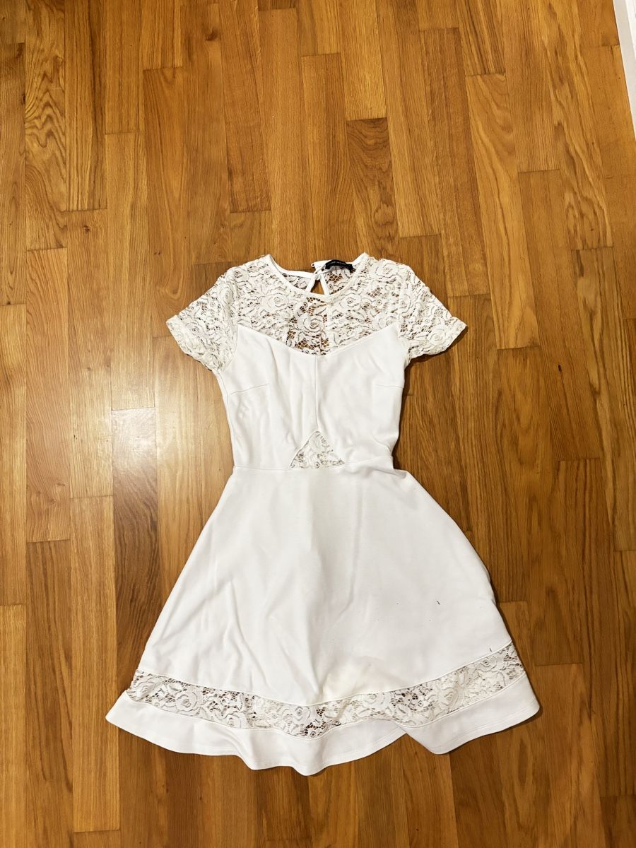 Robes: Robe blanche  – D'occasion à Lausanne par Mbama23