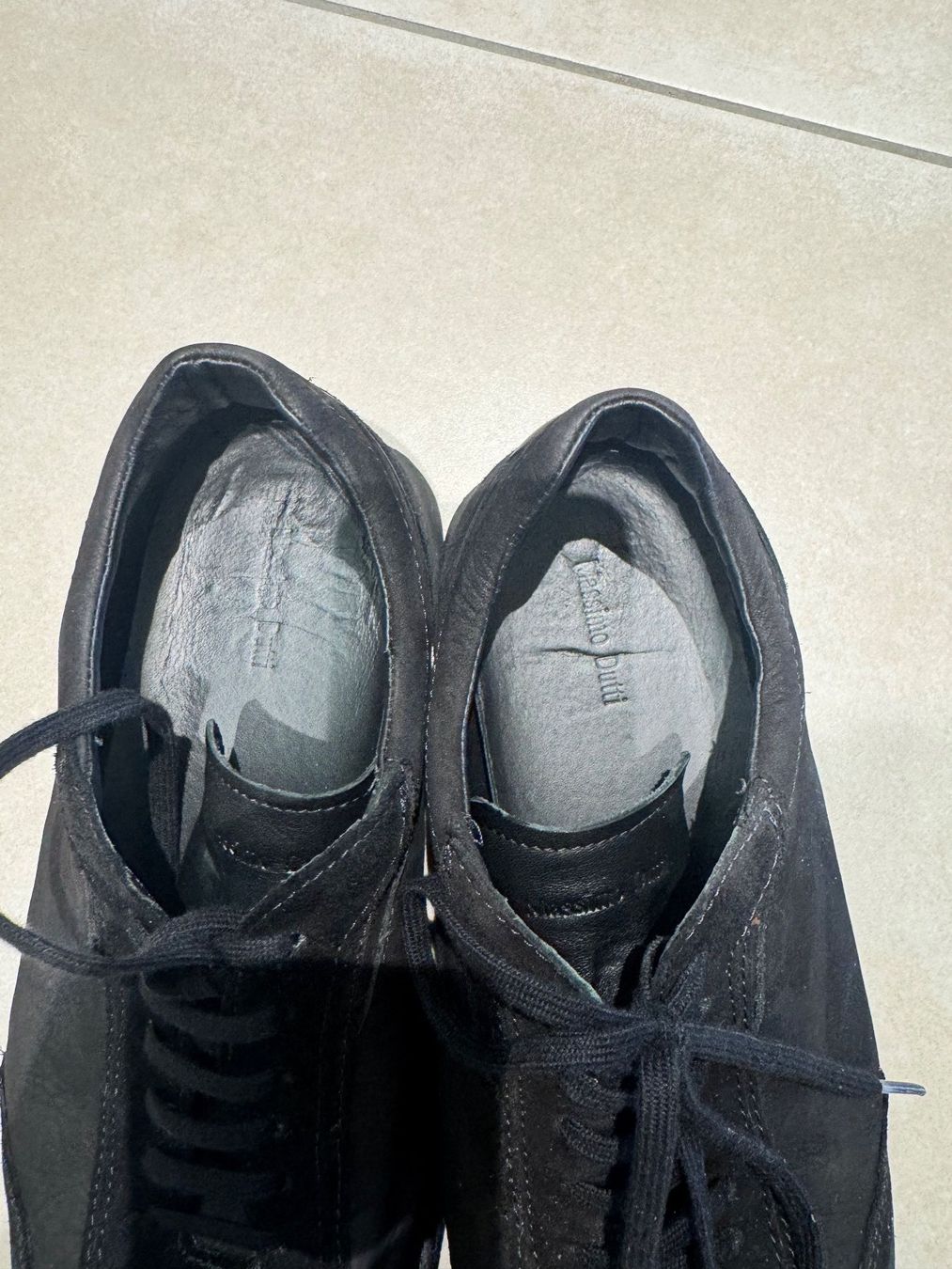 Massimo Dutti Scarpe da uomo: Herren Sneaker Massimo Dutti schwarz Gr.41 gebraucht – Usato da Meierskappel venduto da kev_nn8q 1