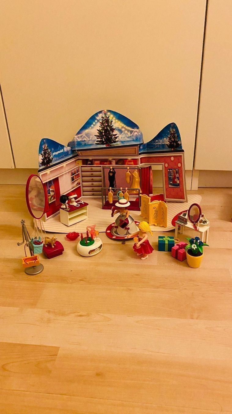Playmobil Spielzeuge: Playmobil Adventskalender Ankleidespass – Gebraucht aus Dietlikon von Ss11