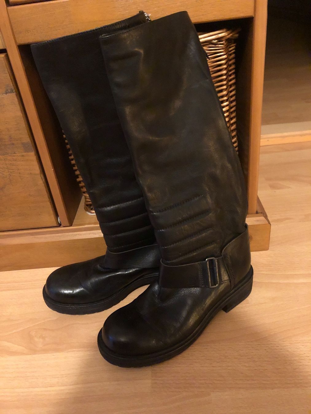 Vic Matié Scarpe da uomo: Bottes en cuir noir, pointure 36 – Nuovo e nell'imballaggio originale da Biel/Bienne venduto da Lianumi